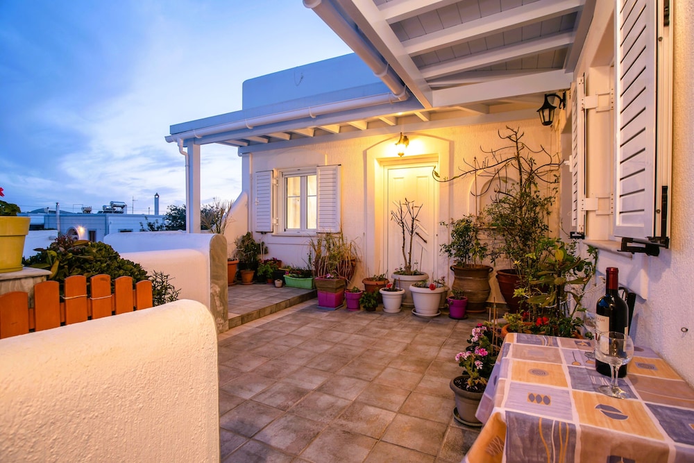 Kontaratos Studios & Apartments 36/50