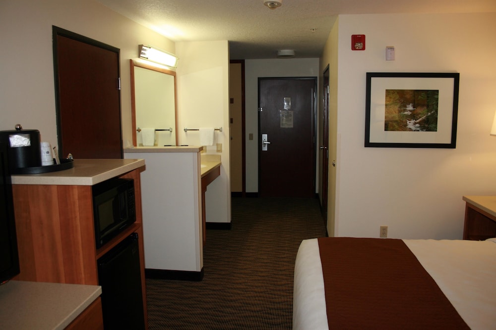 Best Western Plus Park Place Inn & Suites 59/76