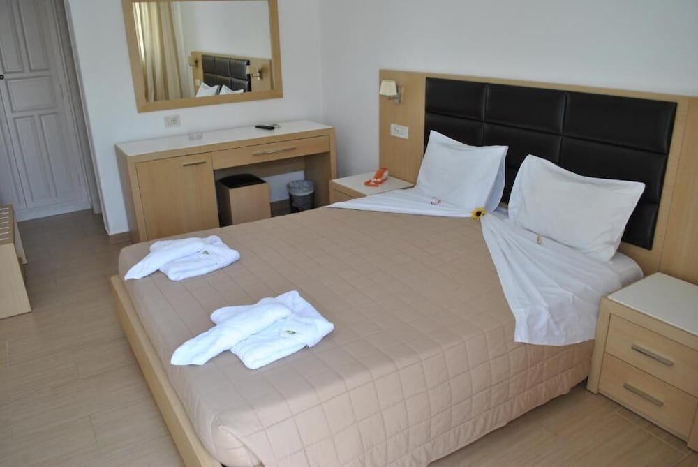 PETINAROS HOTEL 16/69