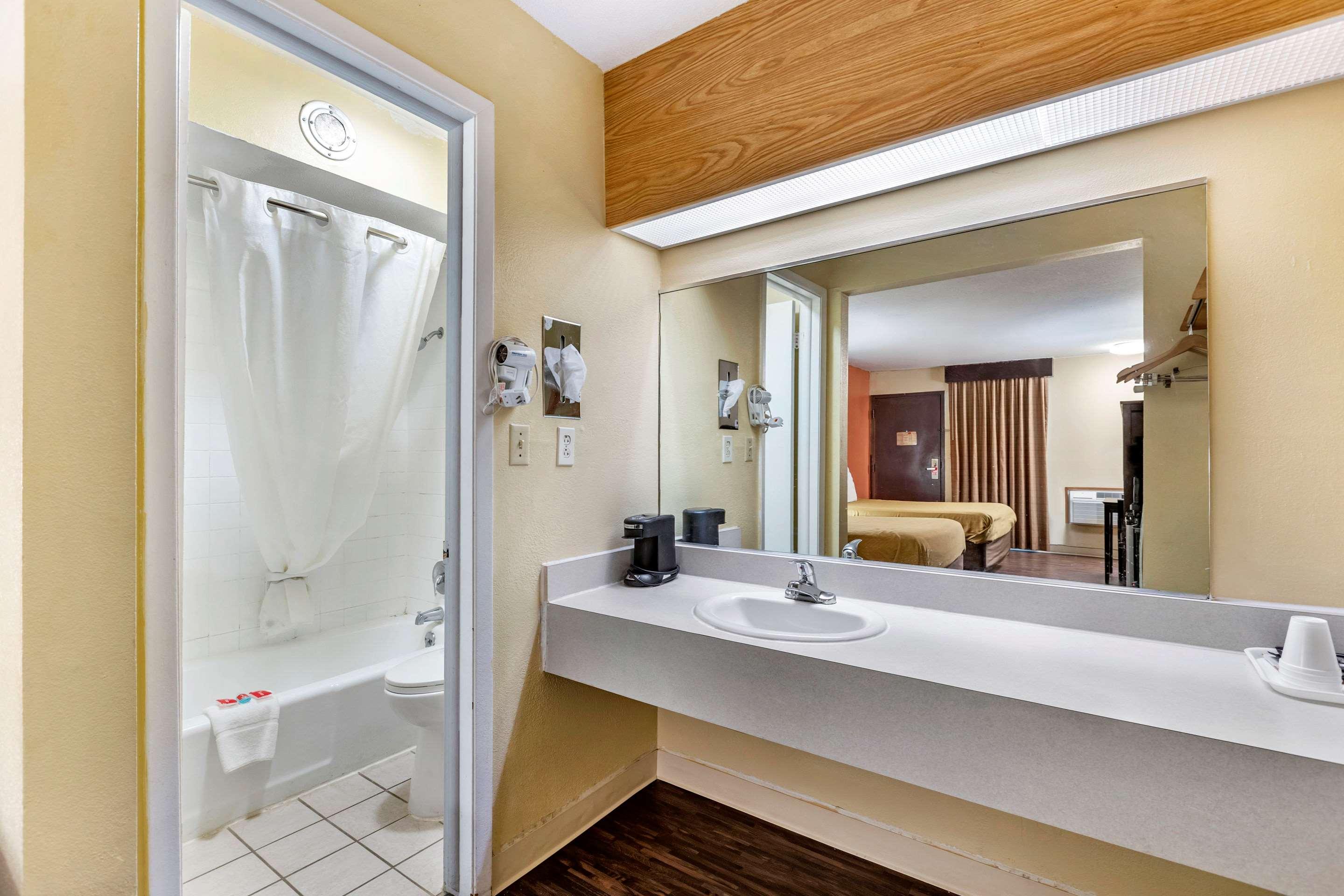 Econo Lodge Urbandale-Northwest Des Moines 18/18