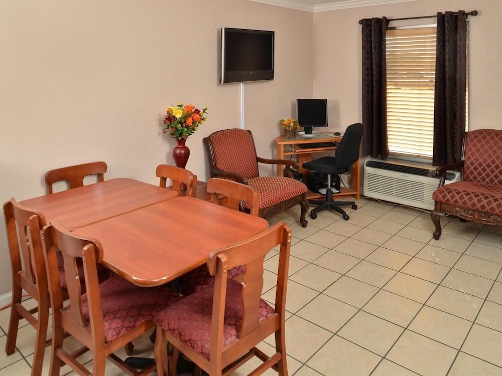 Americas Best Value Inn Indianola 17/26