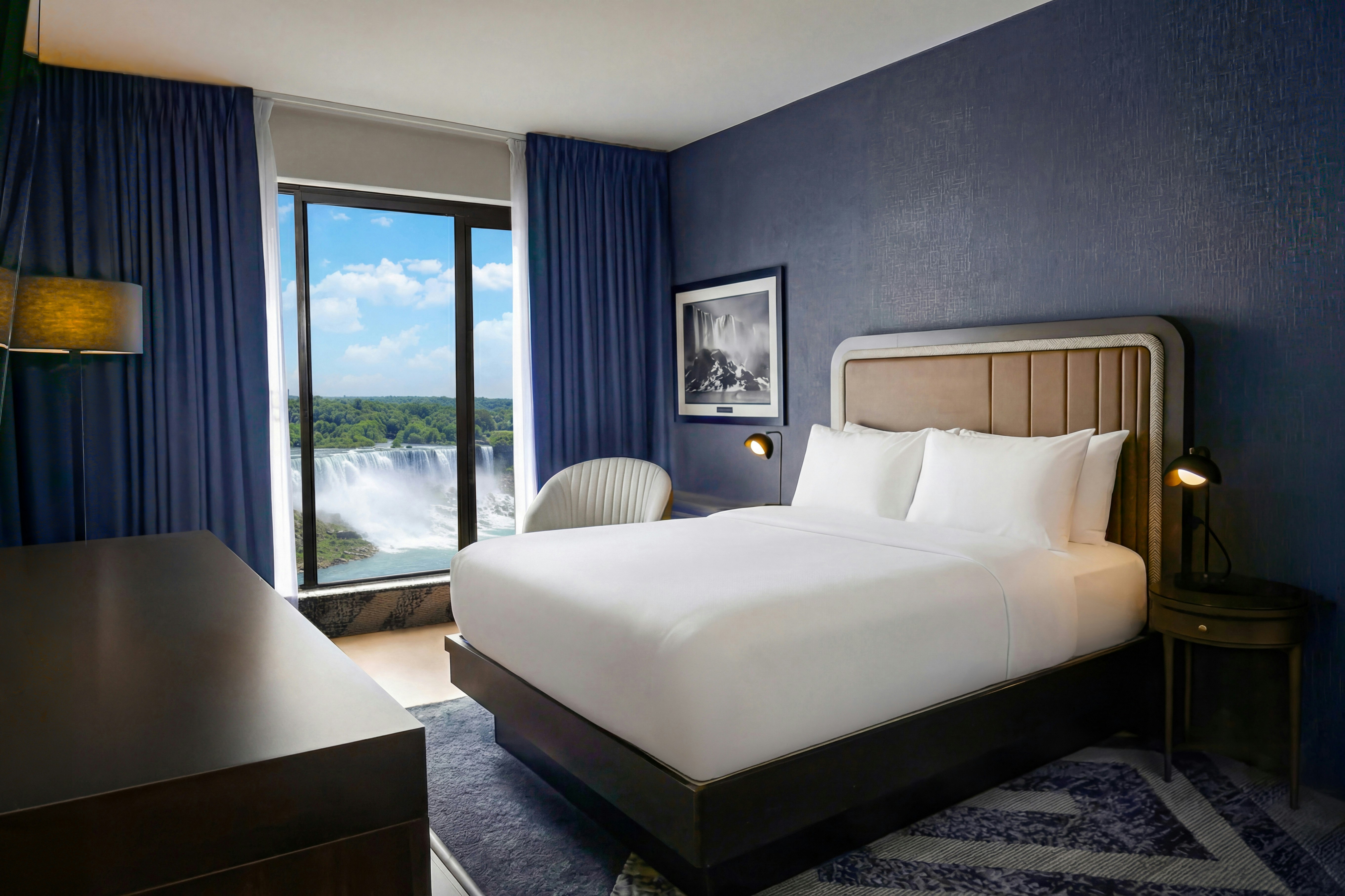 Royal, Queen Bed, Falls View