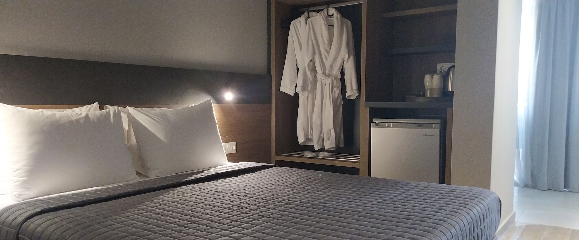 غرفة ديلوكس بسرير كوين مع أريكة، Elizabeth Queen Luxury Rooms 7/10