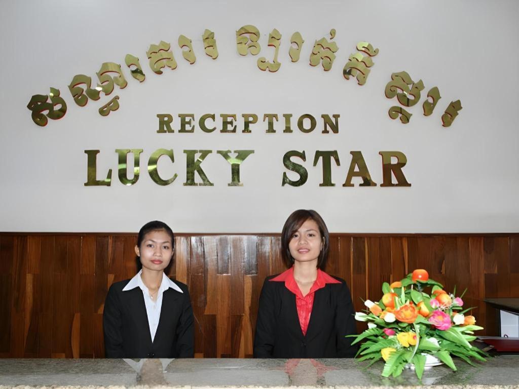 Lucky Star Hotel 7/26