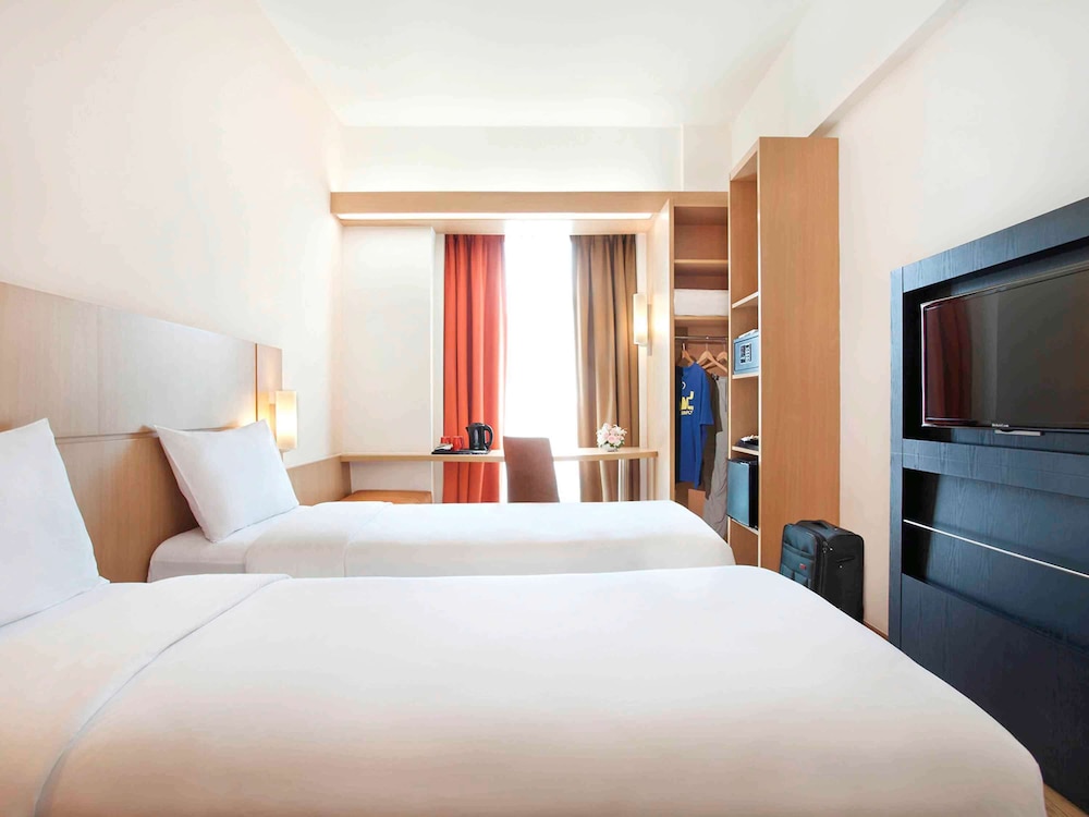 IBIS BANDUNG TRANS STUDIO 13/61