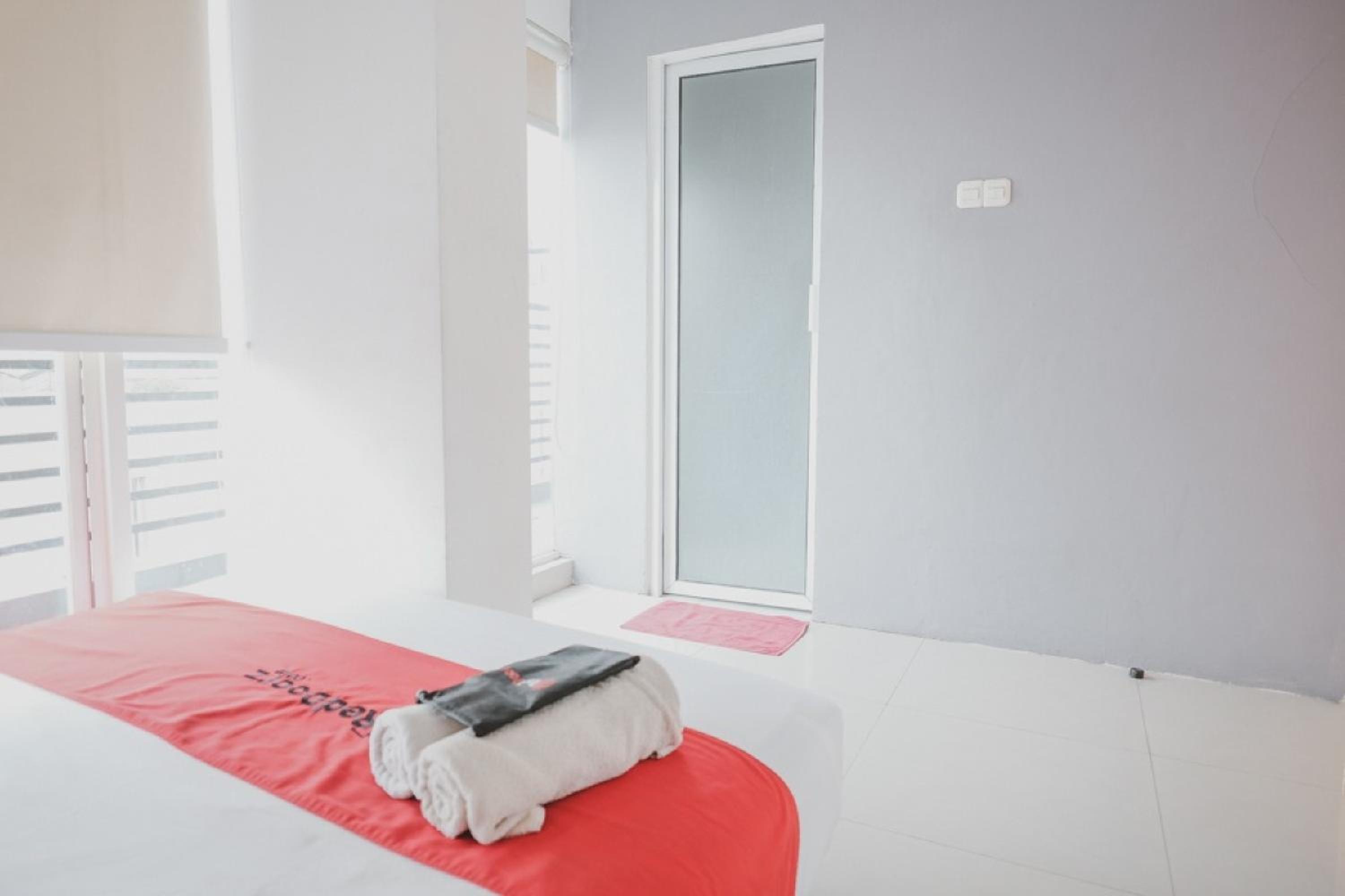 Reddoorz Plus Kapuk Business Park 19/33