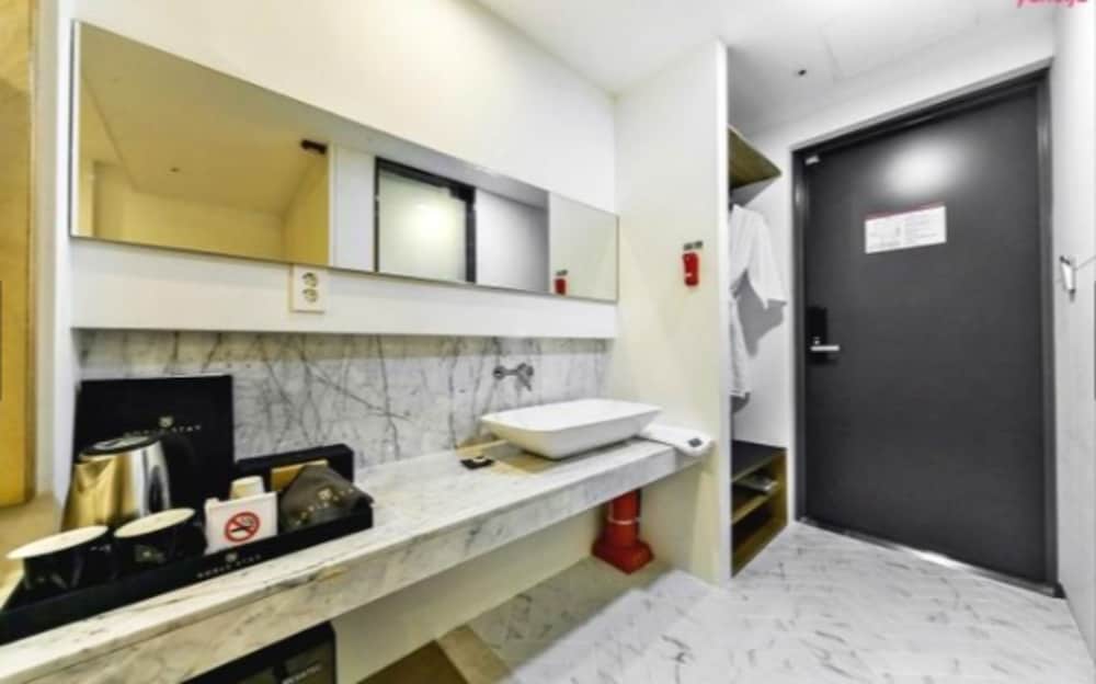 Noblestay Hotel 48/50