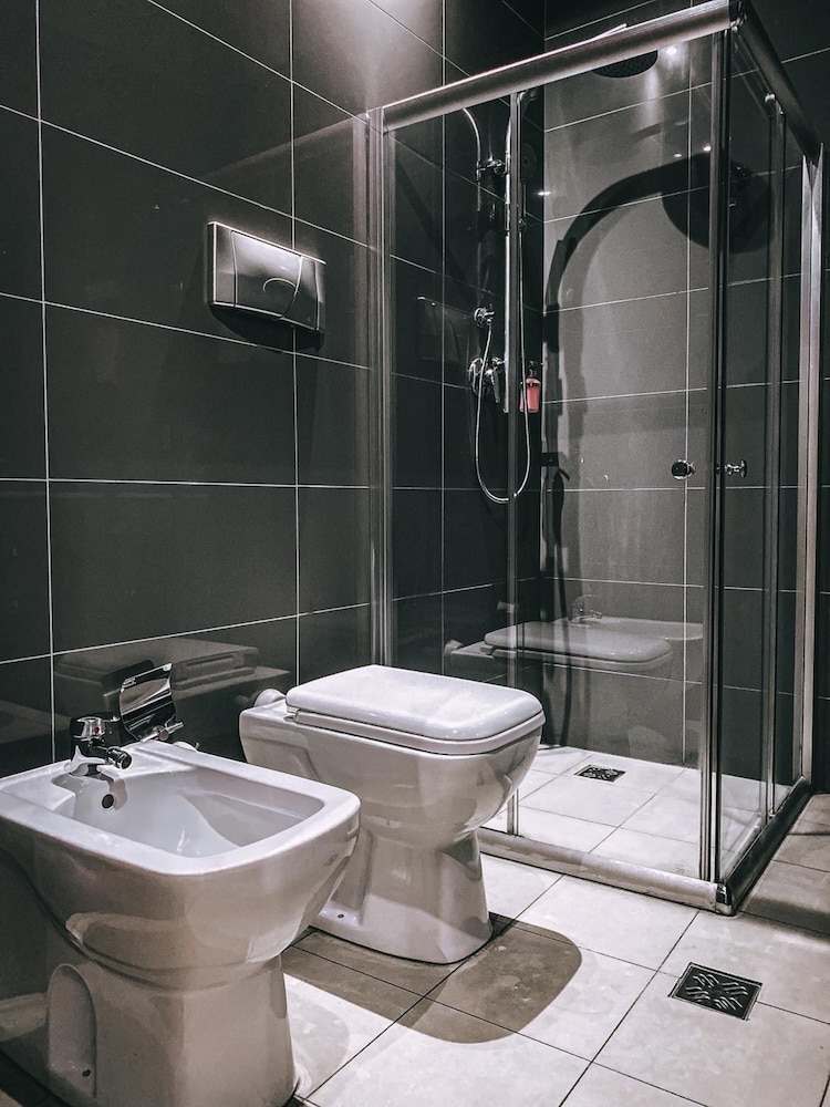 Kompleksi Arifi Hotel 44/50