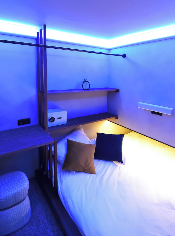 Basic, King Bed