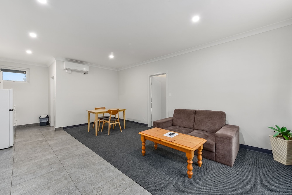 Robe Central Motel 33/43