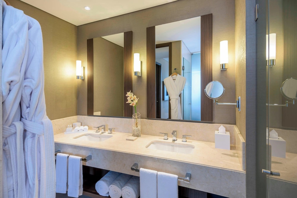 جناح تنفيذي بسرير كينج بغرفة نوم واحدة مع أريكة، Courtyard By Marriott Bogota Airport 5/5