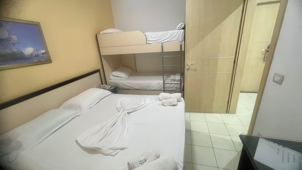 Sunrise Hotel Cameria 16/50