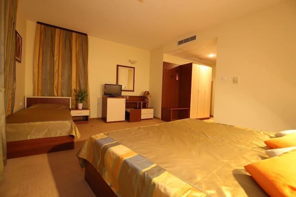 Hotel Veris 9/18