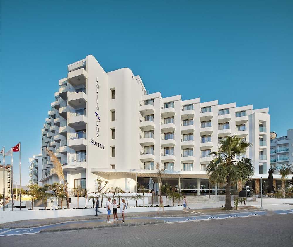 Lalila Blue Suites 71/73