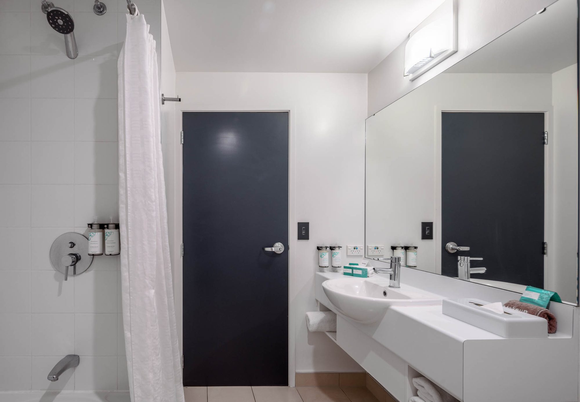 غرفة قياسية بسرير كوين وسرير فردي، Heartland Hotel Auckland Airport 10/10