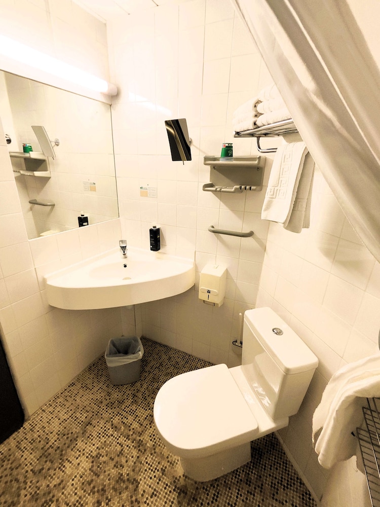 غرفة بسرير كوين وسرير فردي، Brit Hotel Suisse Et Bordeaux 5/10