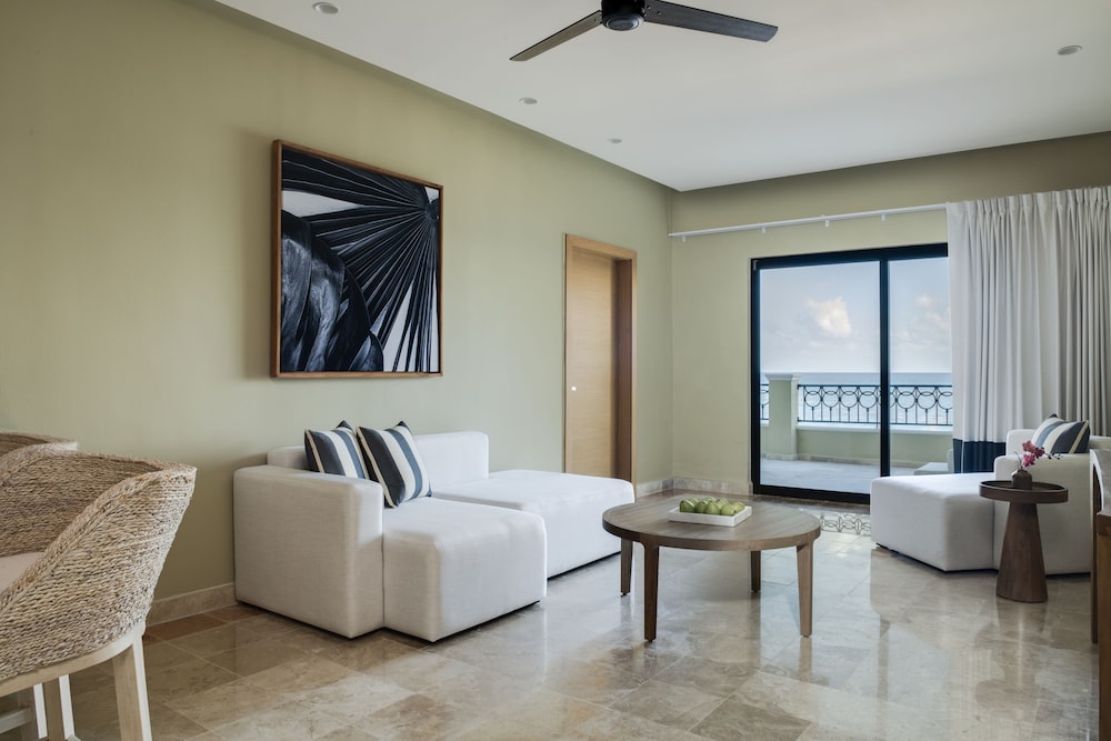 1 Bedroom, Master, Suite, King Bed, Ocean Front