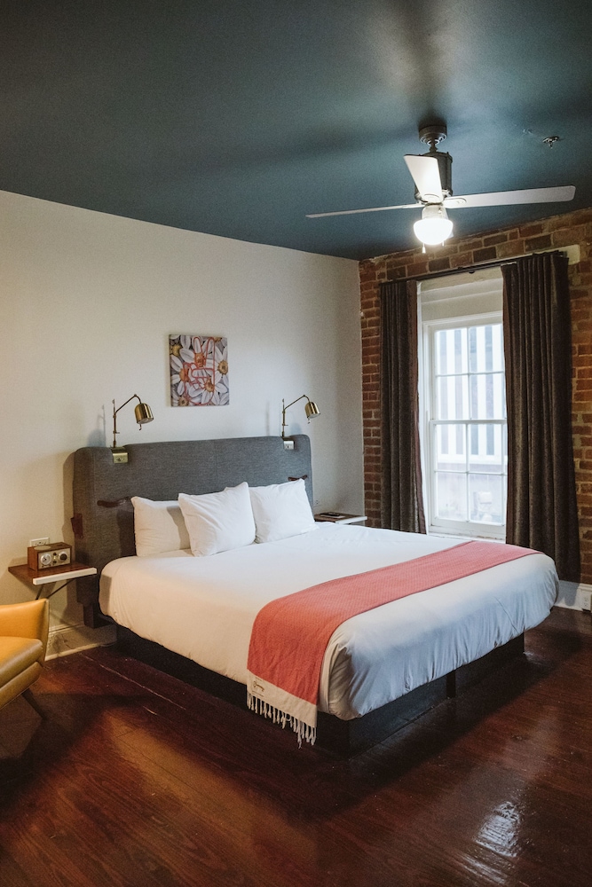 PREMIUM, KING BED