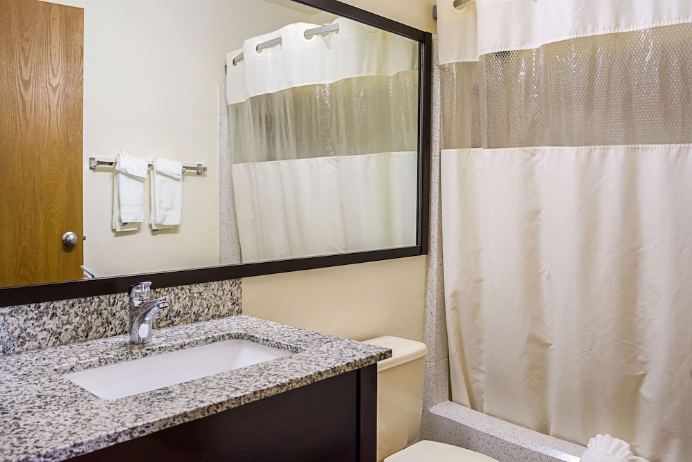 Quality Inn & Suites Clackamas - Portland 11/43