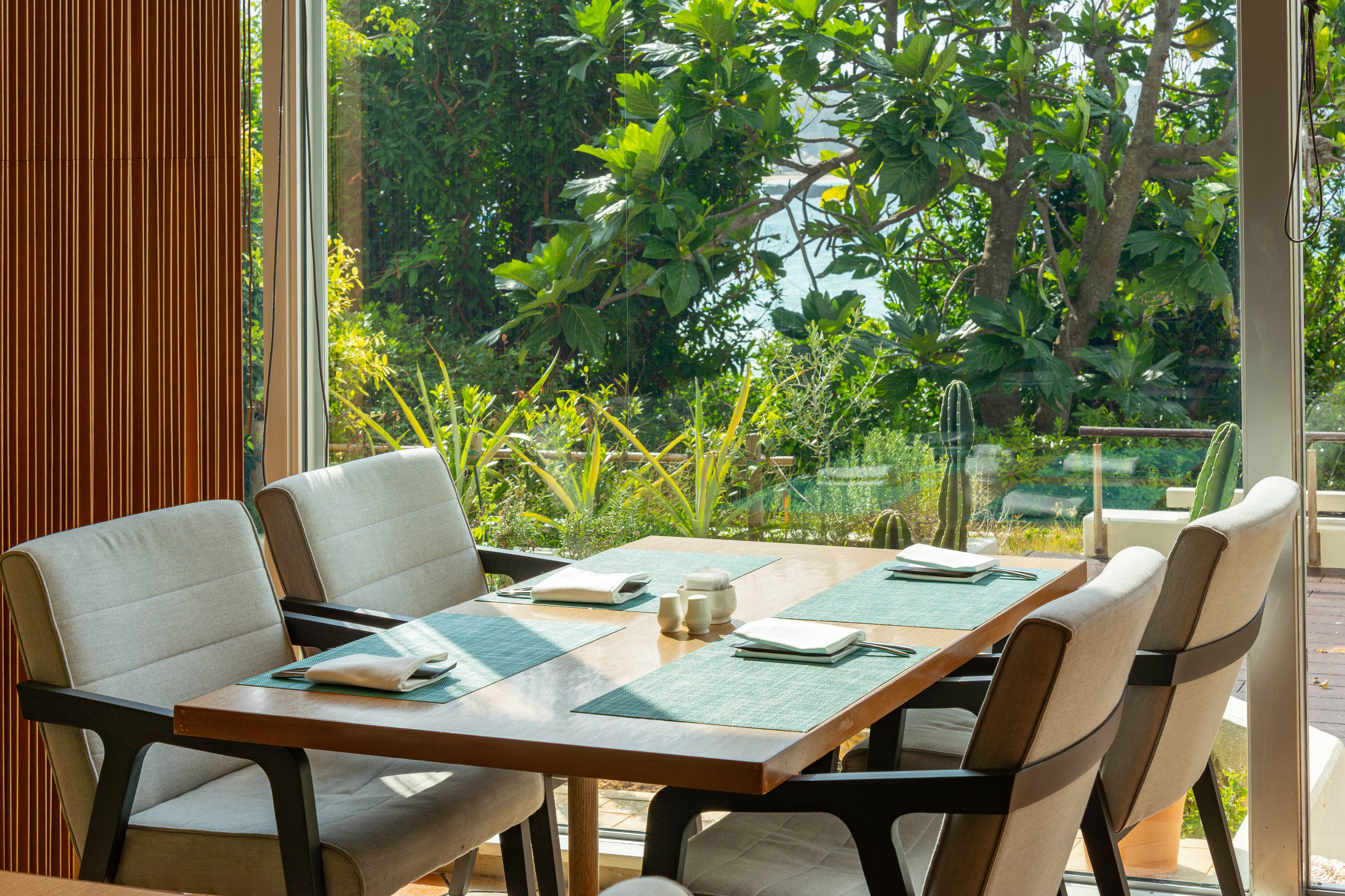 Ana Intercontinental Manza Beach Resort 54/77