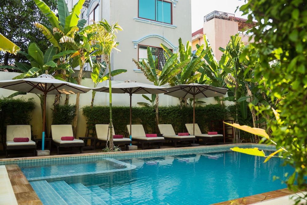 Apsara Centrepole Hotel 66/74