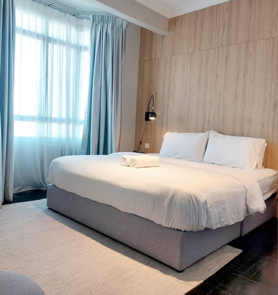 Century Bay Private Residences 16/68