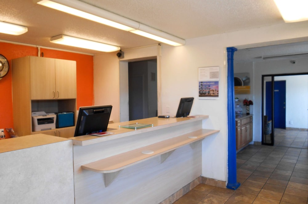 Lobby at Motel6 Farmington Hills, MI - Northwest - Farmington Hills, FARMINGTON HILLS - MI