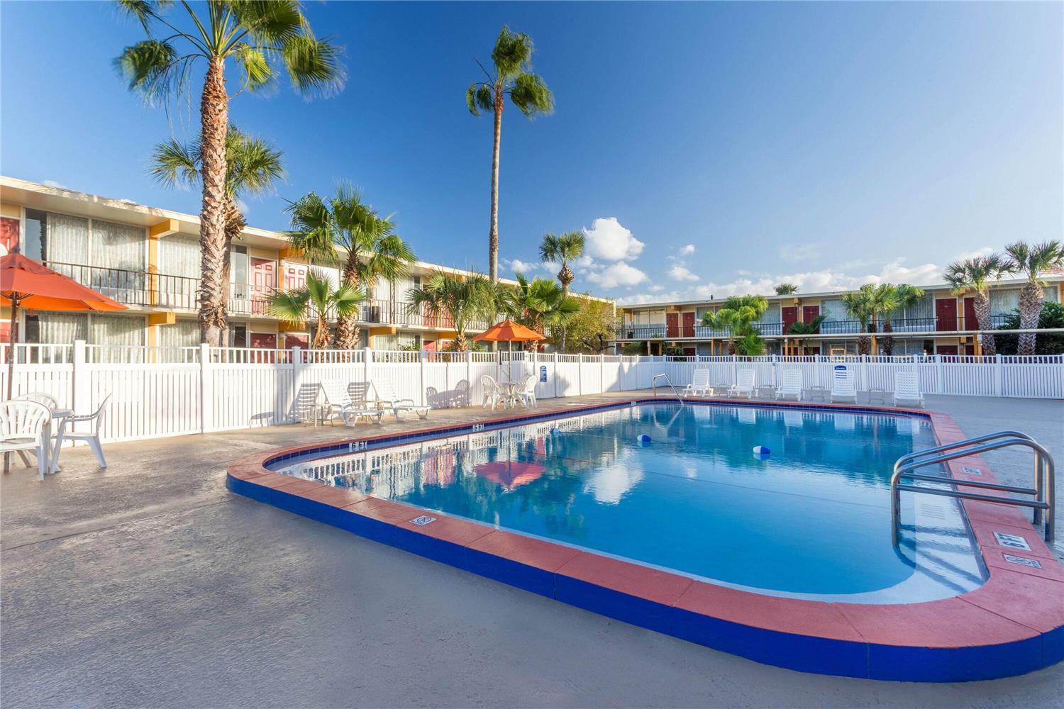 Howard Johnson by Wyndham Lakeland 9/23