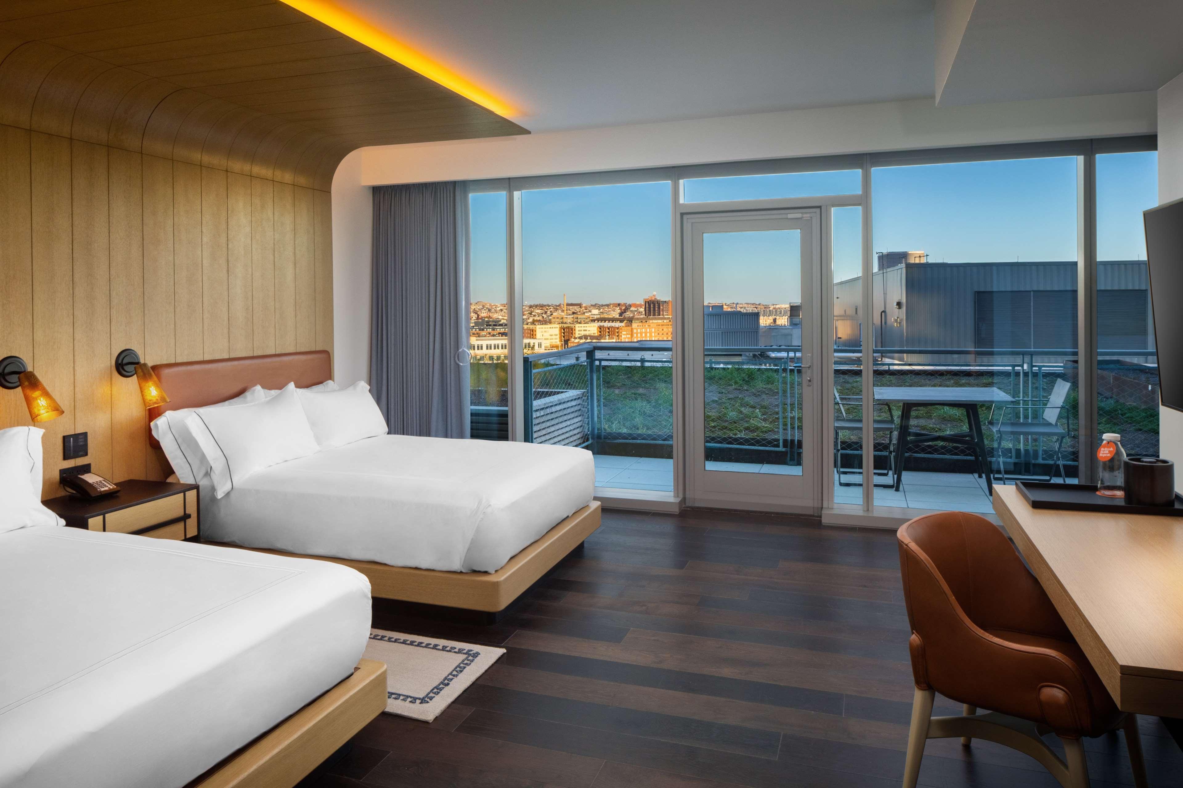 SUITE, 2 QUEEN BEDS, RIVER VIEW, SOFA, ACCESSIBLE