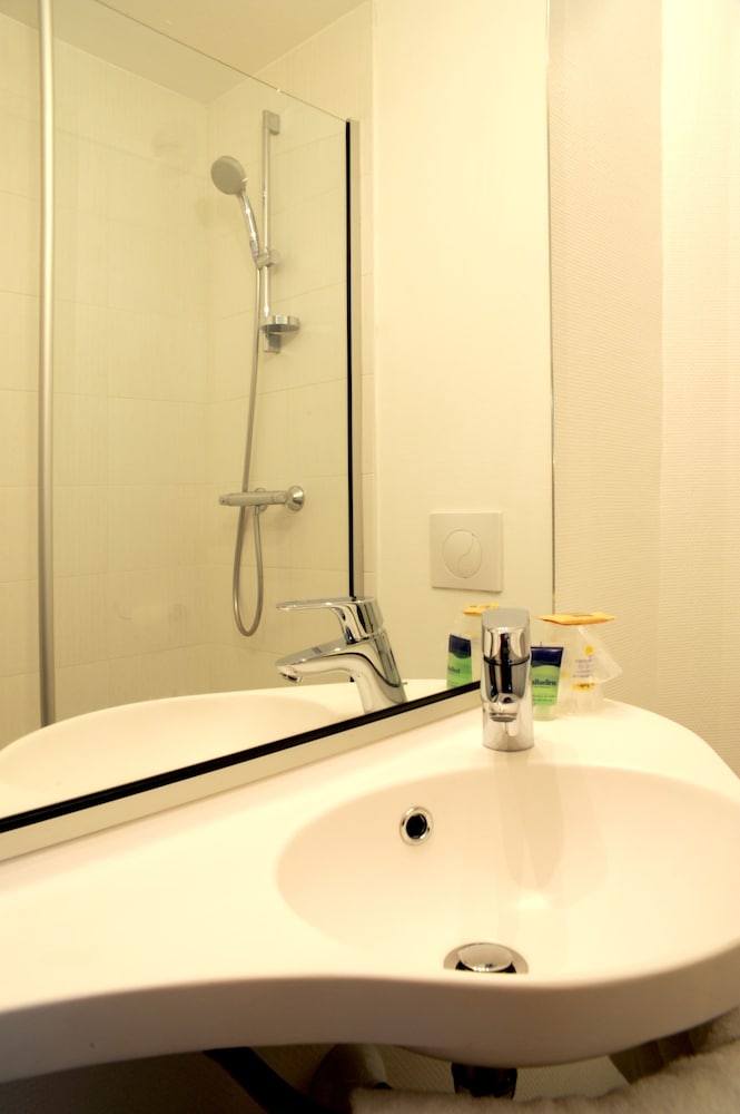 Standard, 4 Beds, Kyriad Direct La Rochelle Sud Aytre 8/9