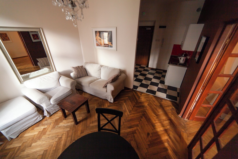 Lounge Apartments 11/50