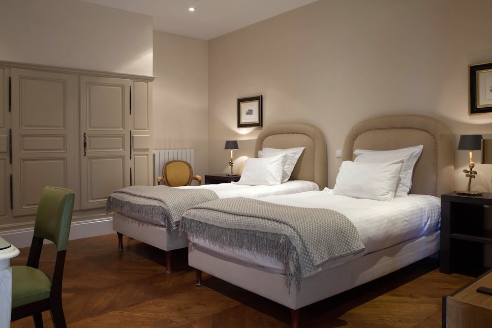Hotel de Londres 11/33