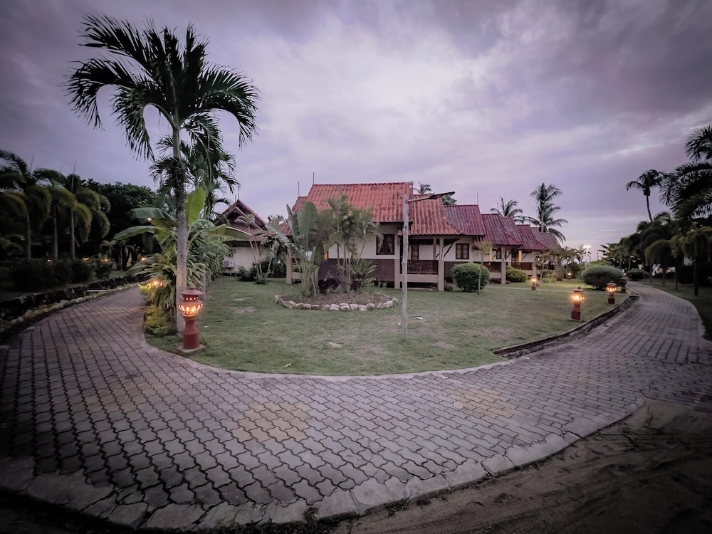 LONG BAY RESORT 42/50