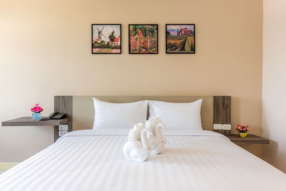 Evergreen Suite Hotel 12/54