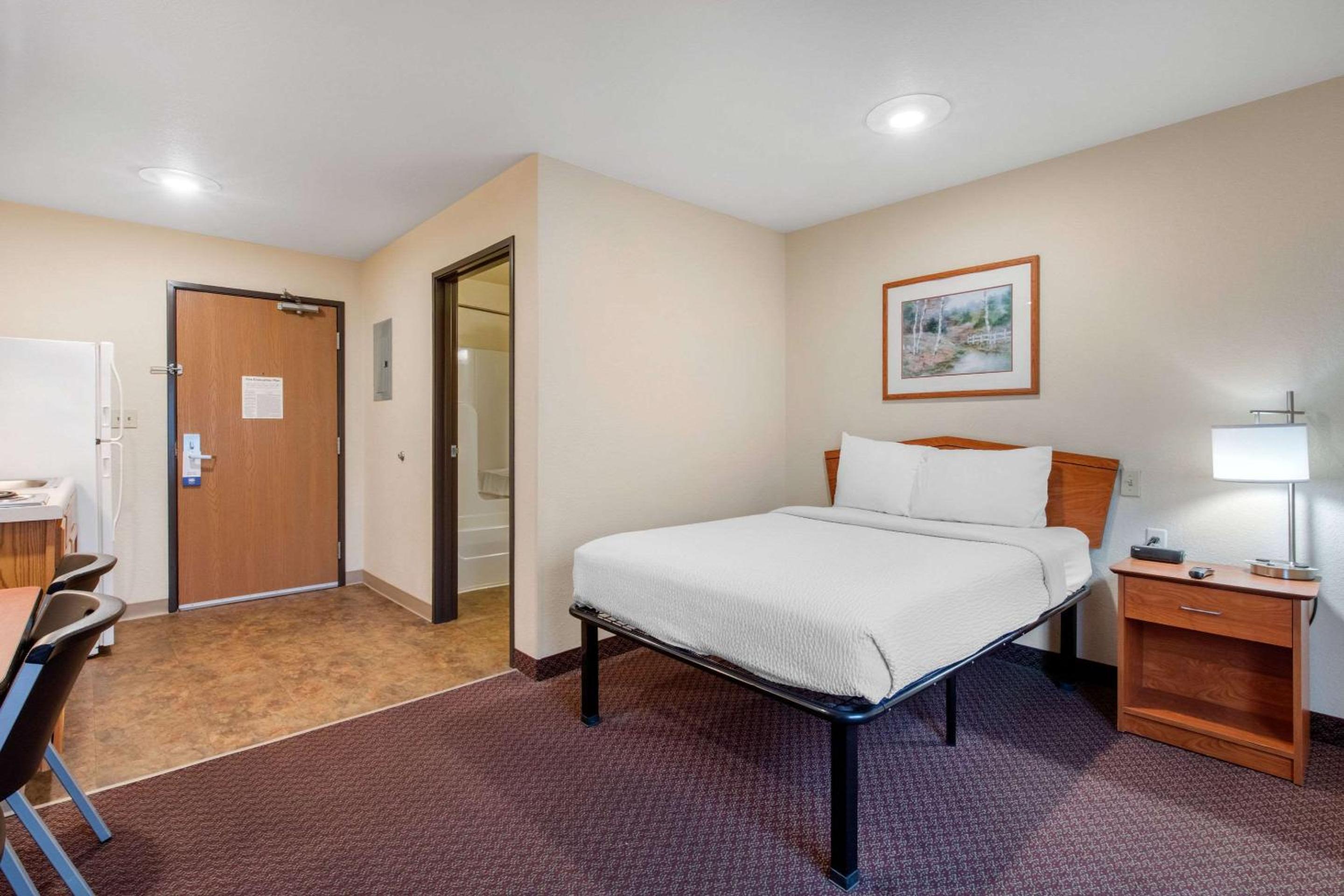 Efficiency, Double Bed, Pet Friendly, Accessible