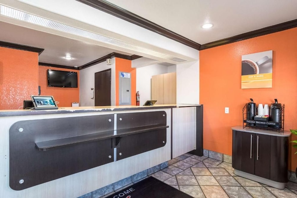 Motel6 Riverside, CA - UCR East 5/57