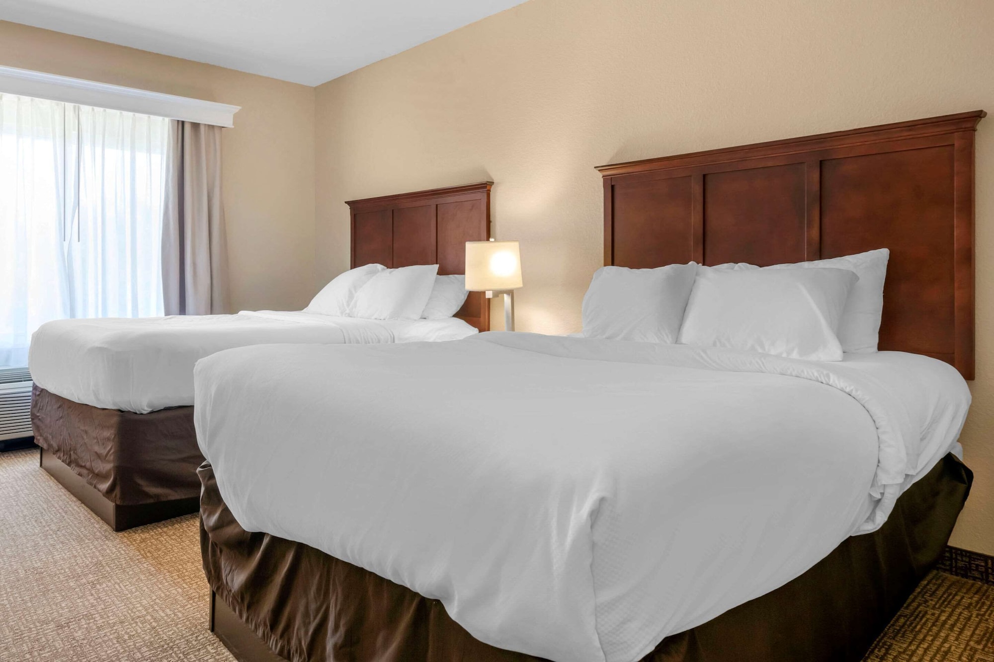 جناح بسريرين كوين بغرفة نوم واحدة مع أريكة لذوي الإعاقة، Comfort Suites Ocala - North 3/10