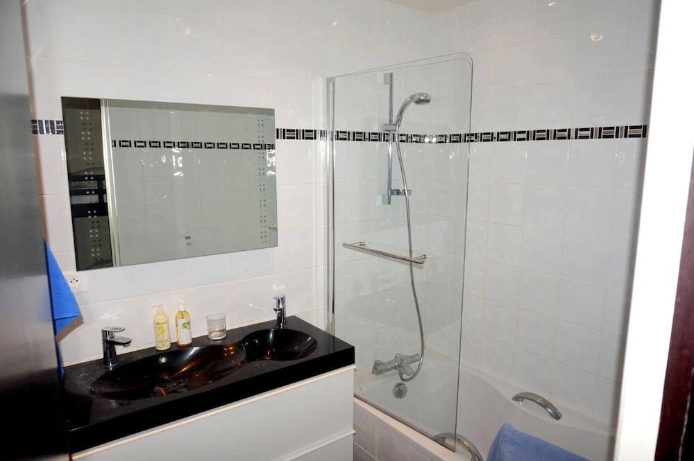 Short Stay Paris Apartments 46/50