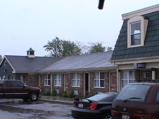 HOMETOWN INN GALION 18/18
