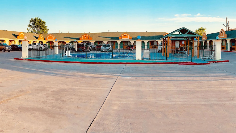 Executive Inn of Hondo 9/40
