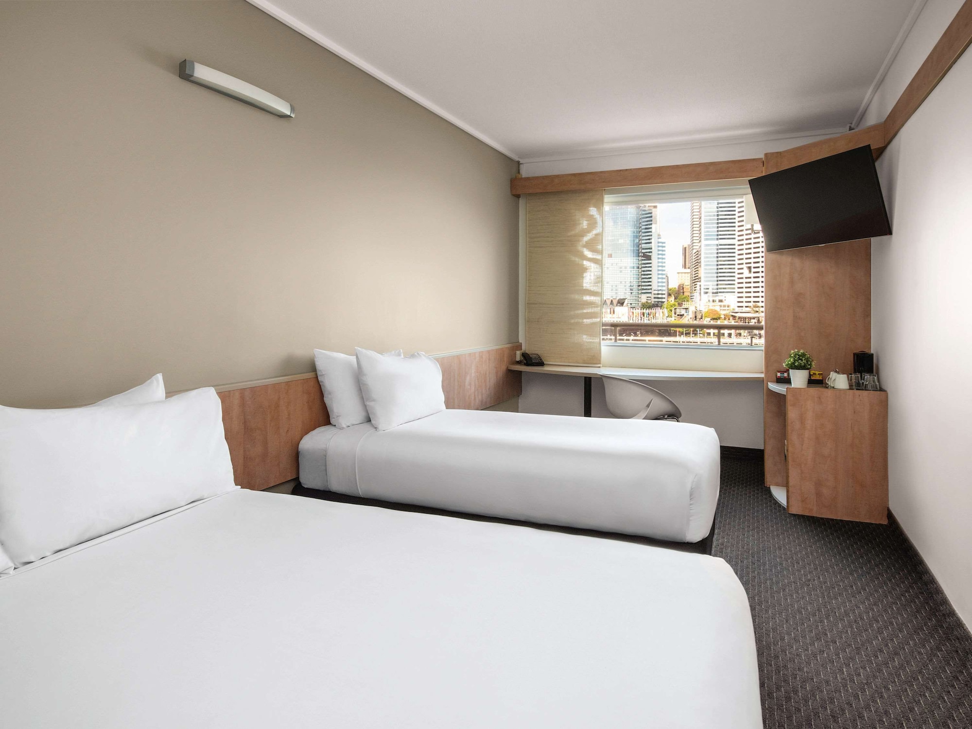 Superior, Twin Beds, City Skyline View