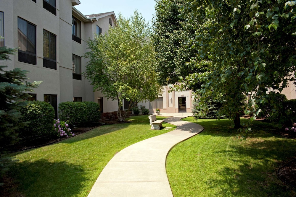 Larkspur Landing Hotel South Bend 45/50