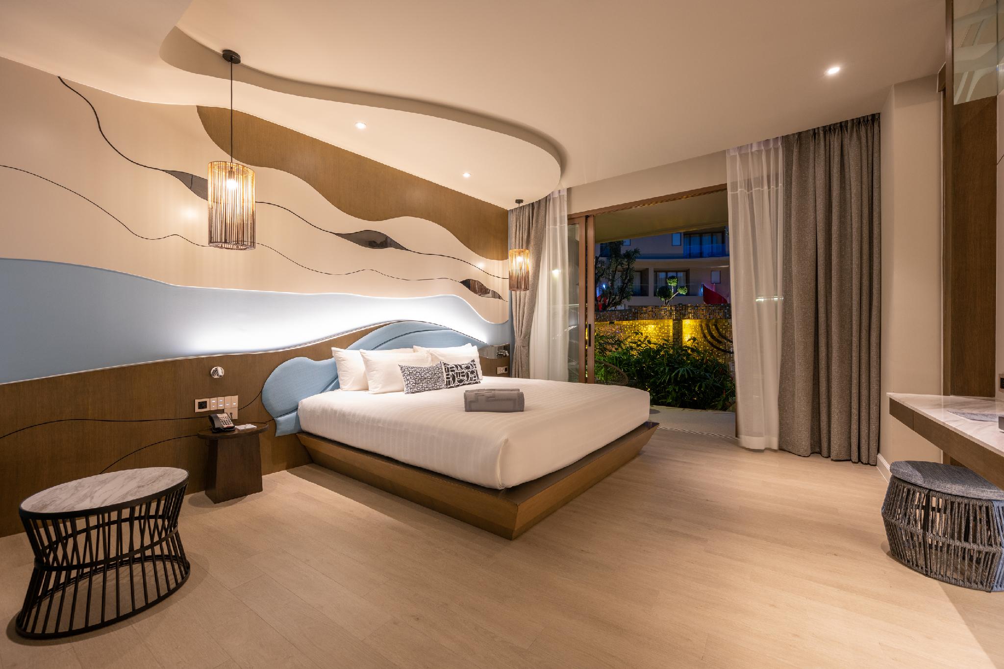 JUNIOR SUITE WITH POOL ACCESS (2ND FLOOR) DOUBLE