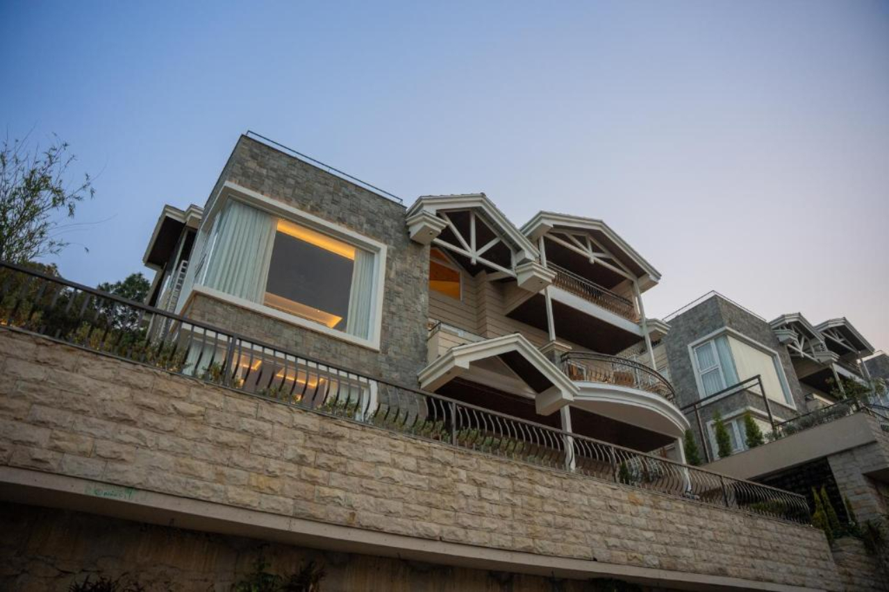 ELIVAAS Prive The Royce Lilly Luxe 4 BHK Hilltop Villa with Jacuzzi in KASAULI