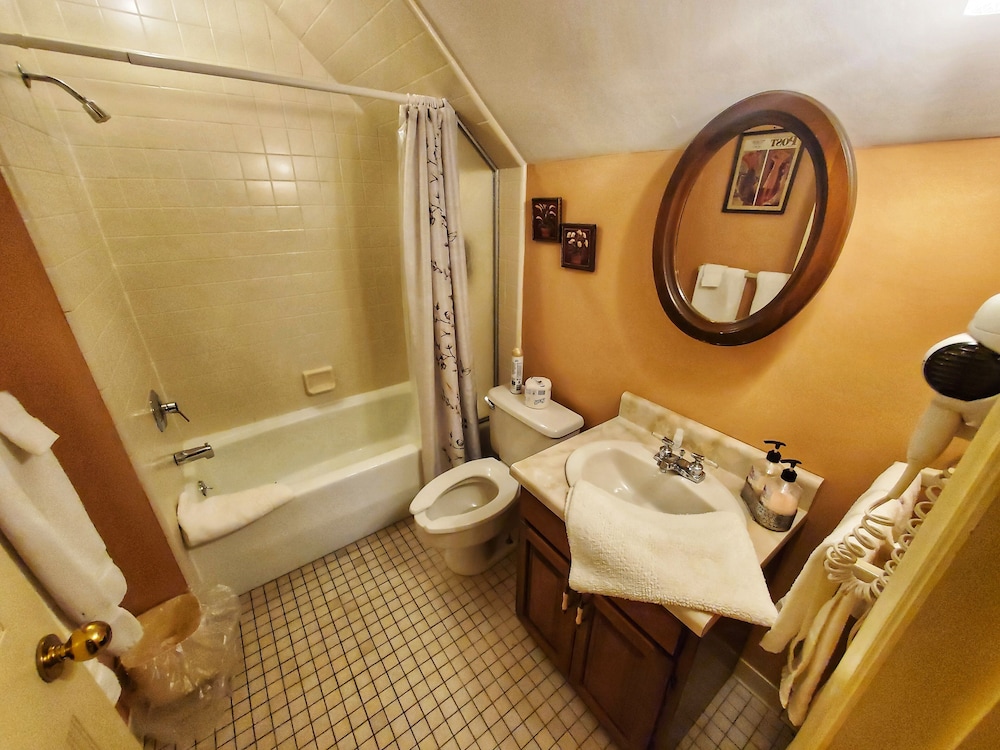 Montague Inn 37/73
