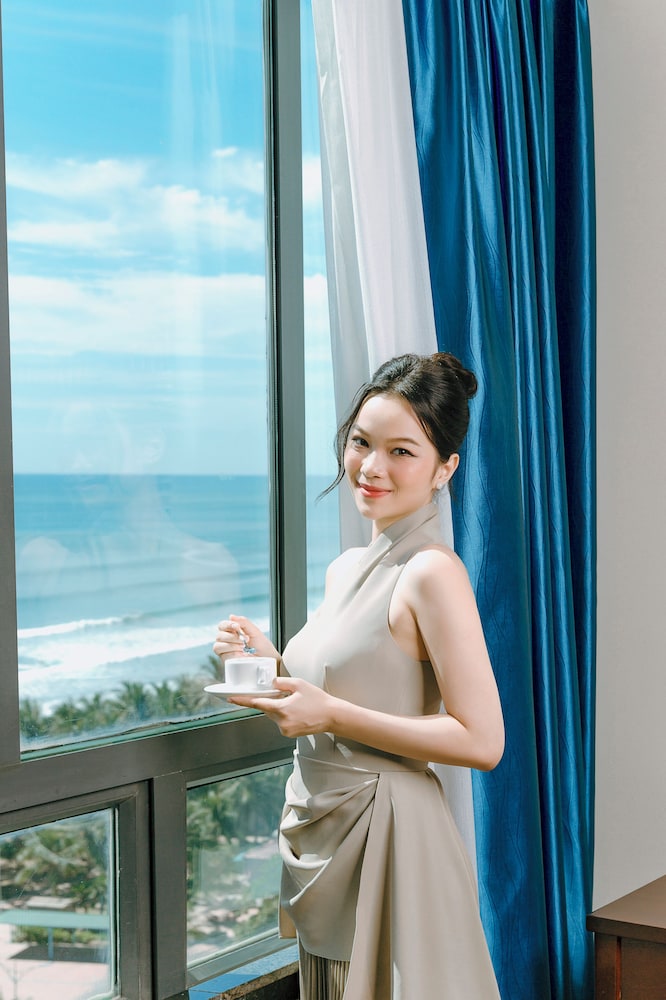 Sea Front Hotel 44/70