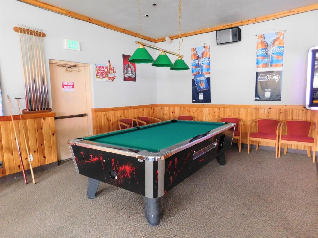 The Summit Inn (ex Howard Johnson Snoqualmie/Summit) 6/33