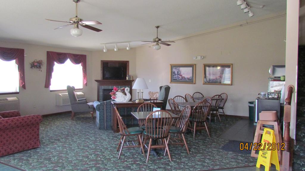 Travelers Lodge & Suites 10/12