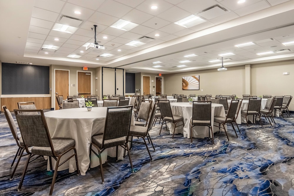 Fairfield Inn & Suites by Marriott Dallas DFW Airport North Coppell Grapevine 37/39