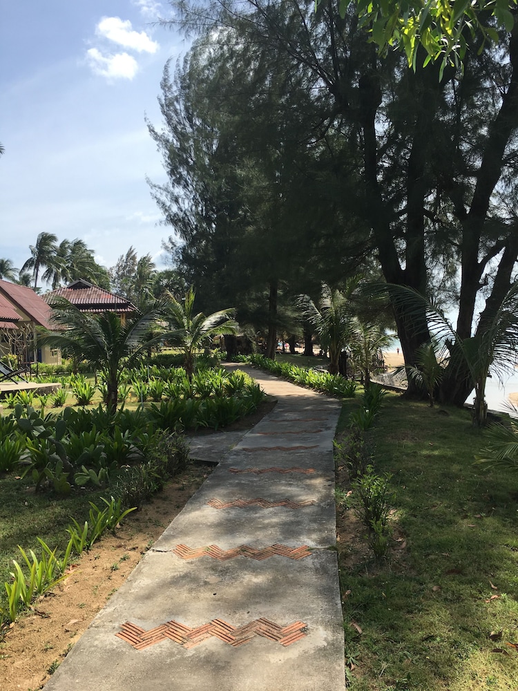 Good Days Lanta Chalet Resort 50/62